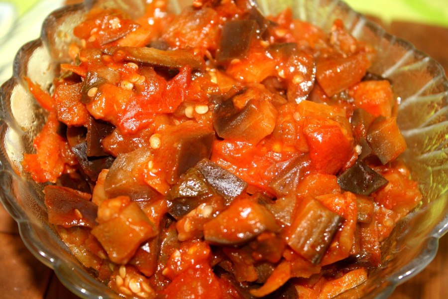 Икра из баклажанов и помидоров