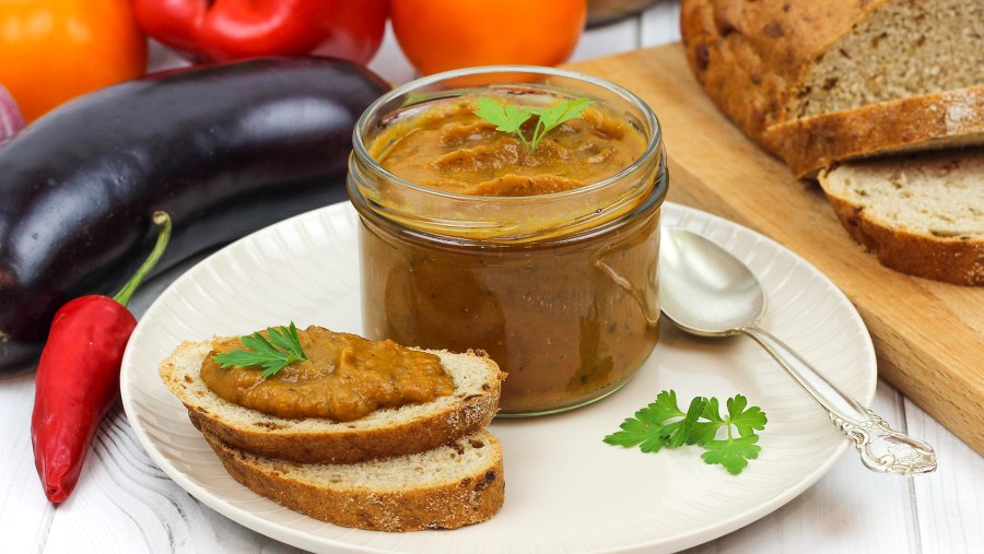 Баклажанная икра пальчики оближешь