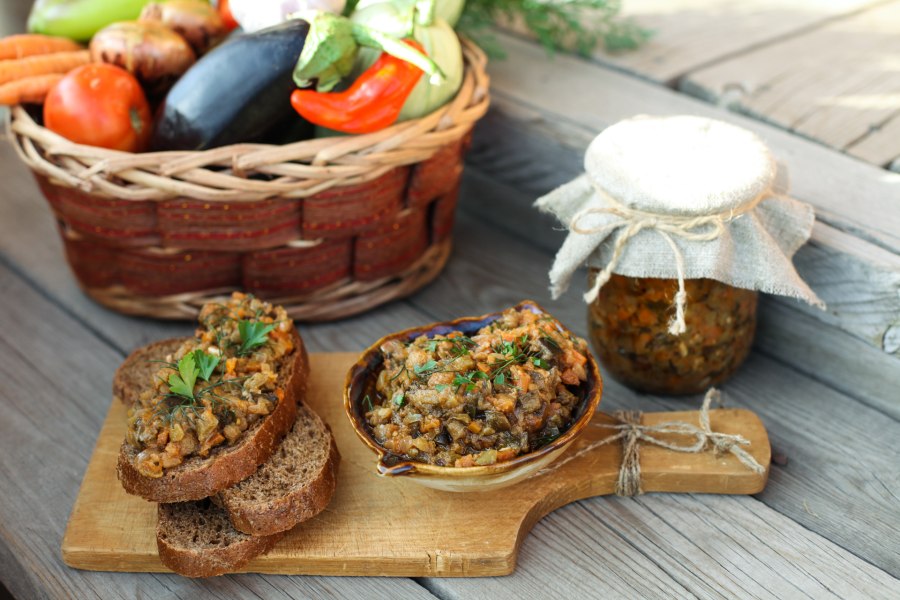 Икра баклажанная обжаренная