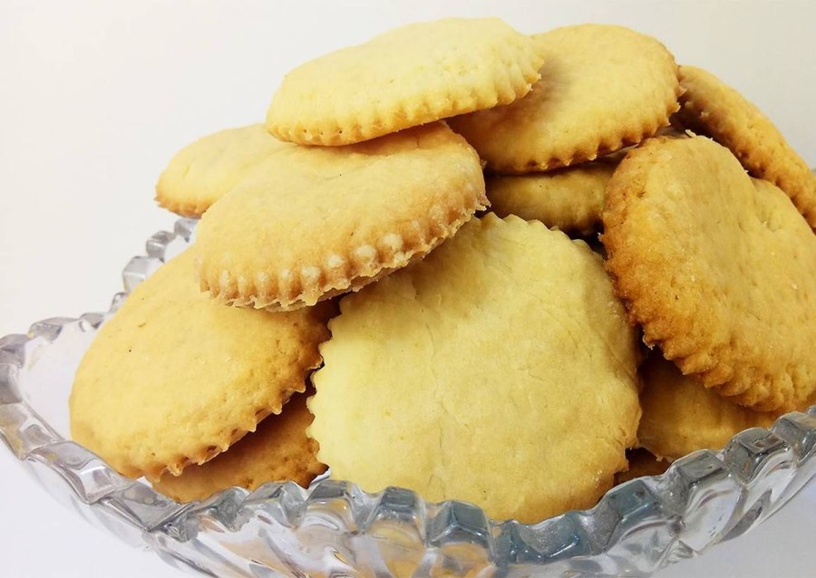 Треугольные вафли со сгущенкой