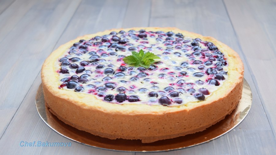 Пирог со смородиной на кефире