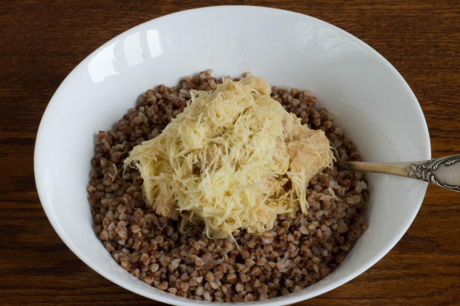 Гречка с морковкой и тушенкой