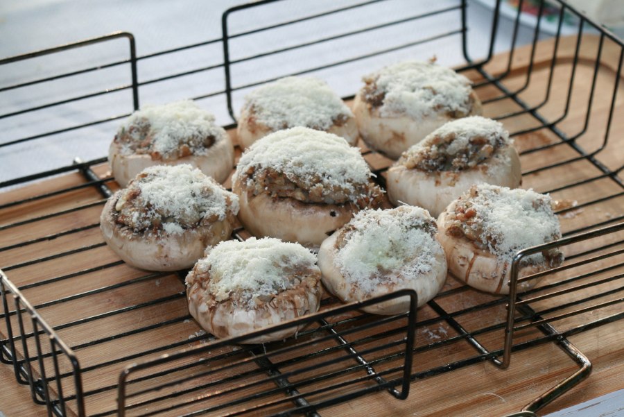 Канапе с грибами