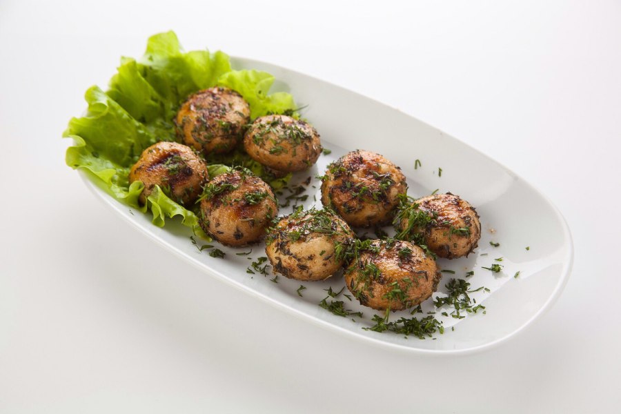 Шампиньоны фаршированные икрой минтая