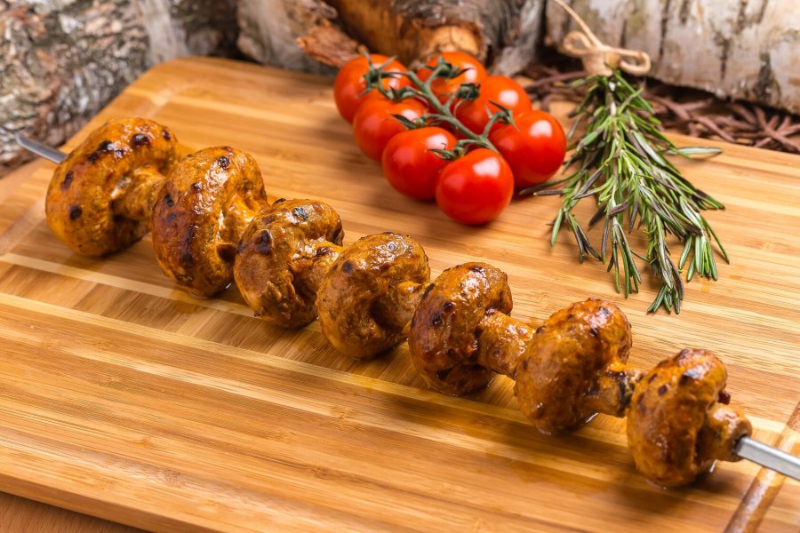 Фаршированные шампиньоны на мангале