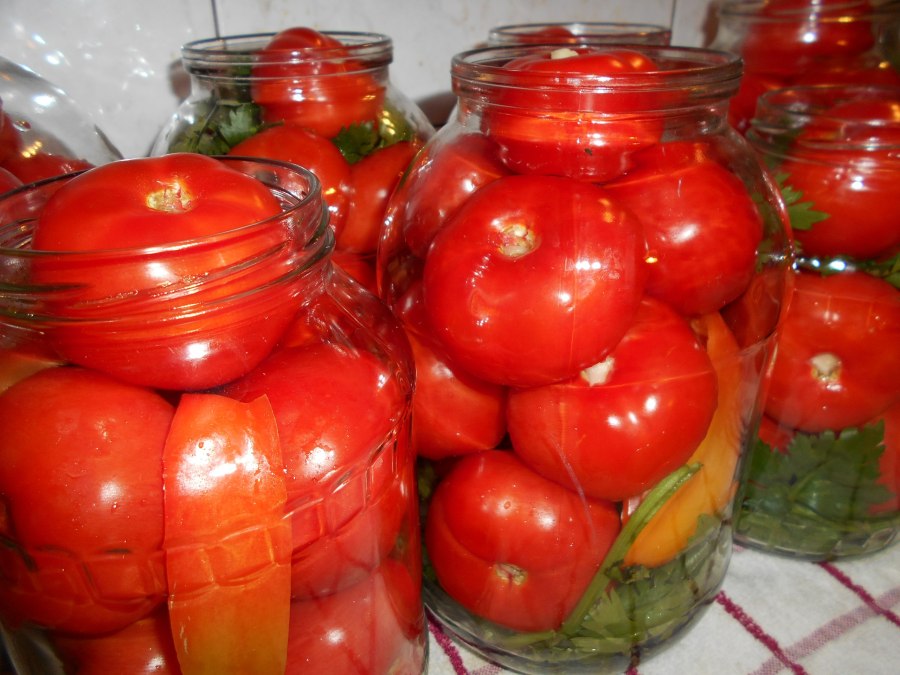 Сладкие помидоры в литровые банки