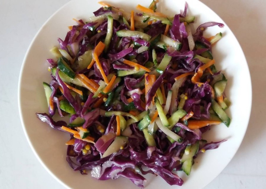 Салат из краснокочанной капусты