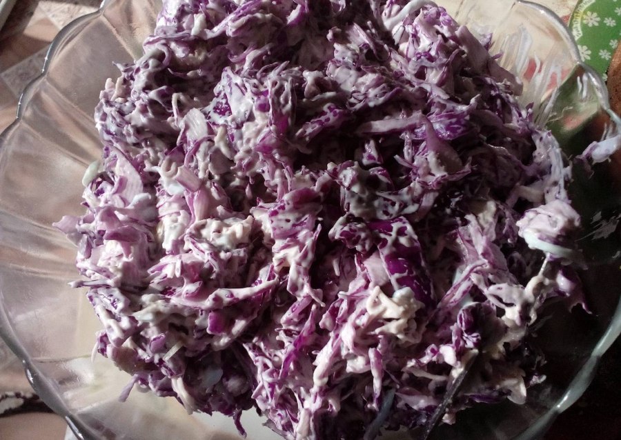 Салат с фиолетовой капустой и майонезом