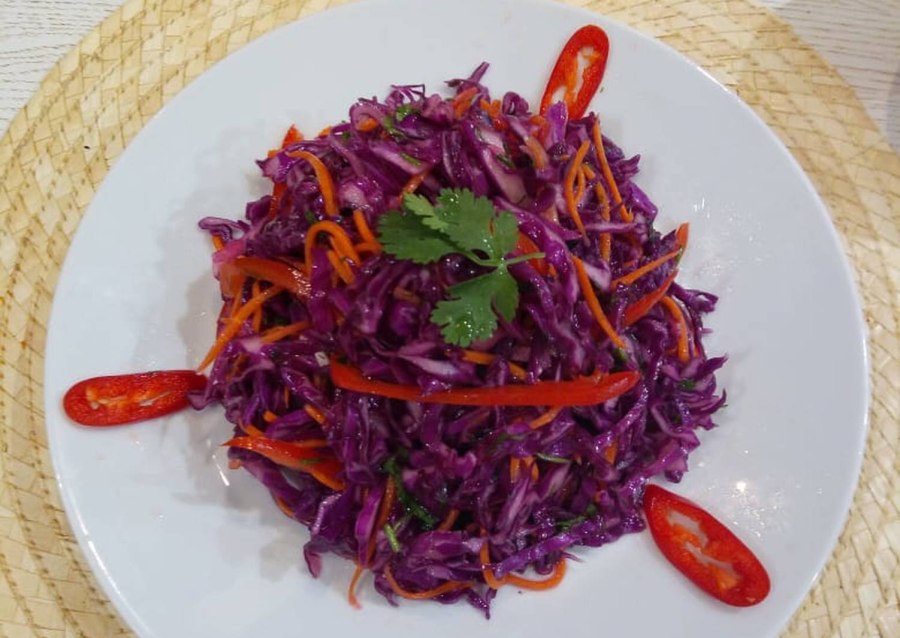 Салат с краснокочанной капустой