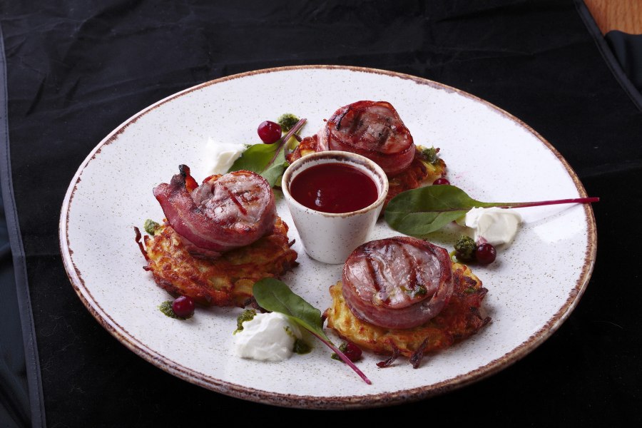 Медальоны из телятины Джейми Оливер