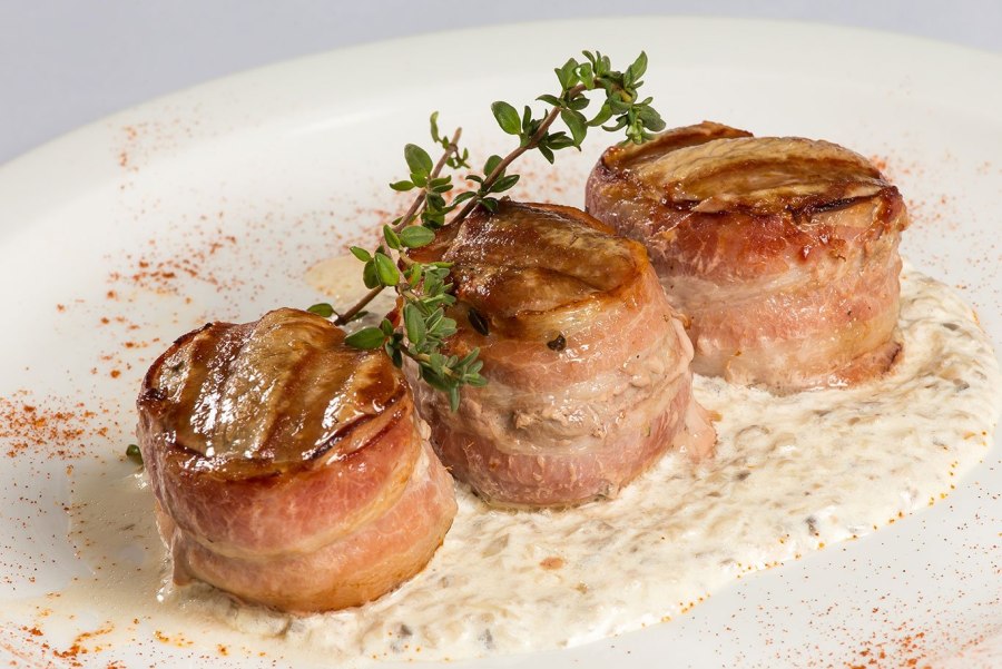 Медальоны в беконе