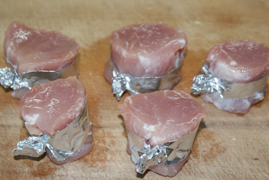 Медальоны из птицы обернутые беконом