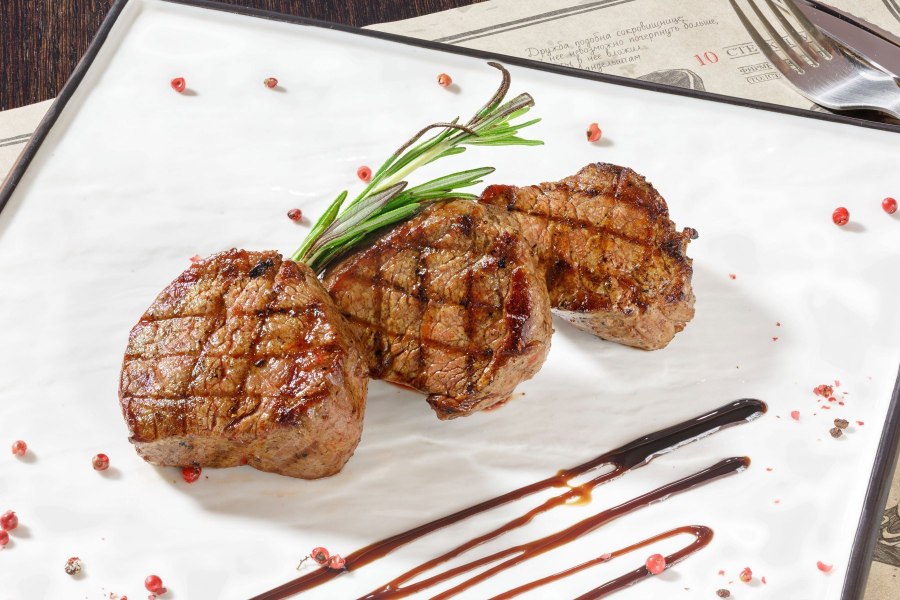 Медальоны из говядины
