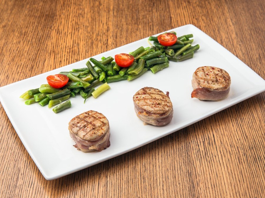 Медальоны из телятины