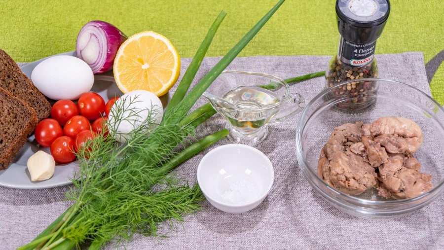 Салат с печенью трески