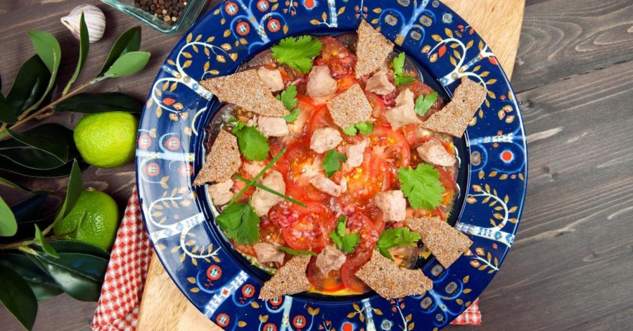 Салат из печени трески с огурцом и яйцом