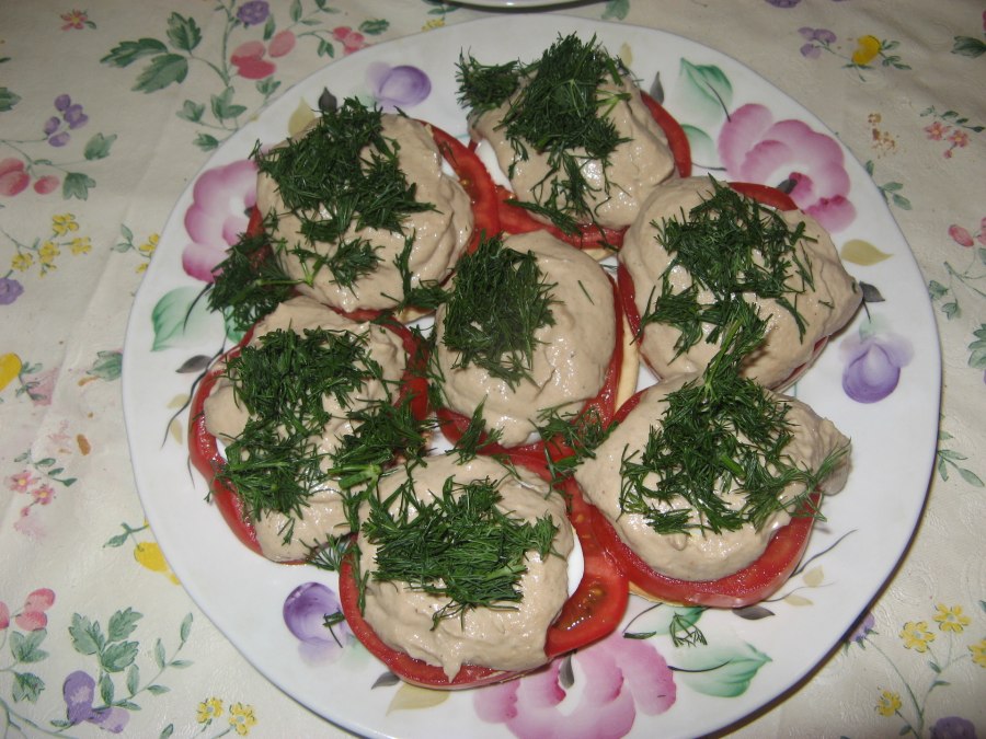 Салат со шпинатом и печенью трески