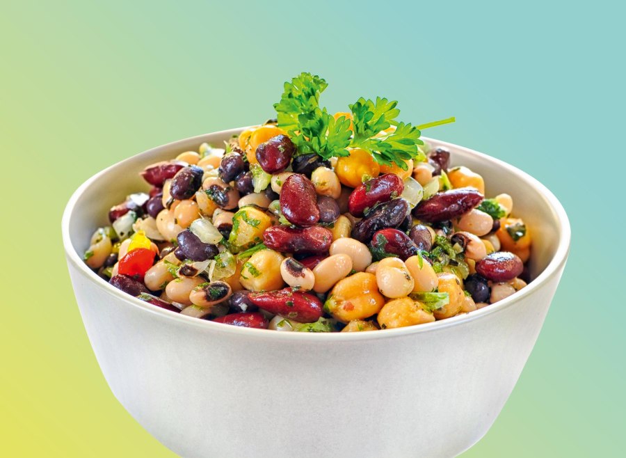 Салат с красной фасолью консервированной и курицей