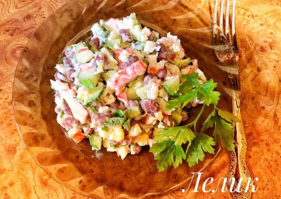 Салат с белой фасолью и зеленью