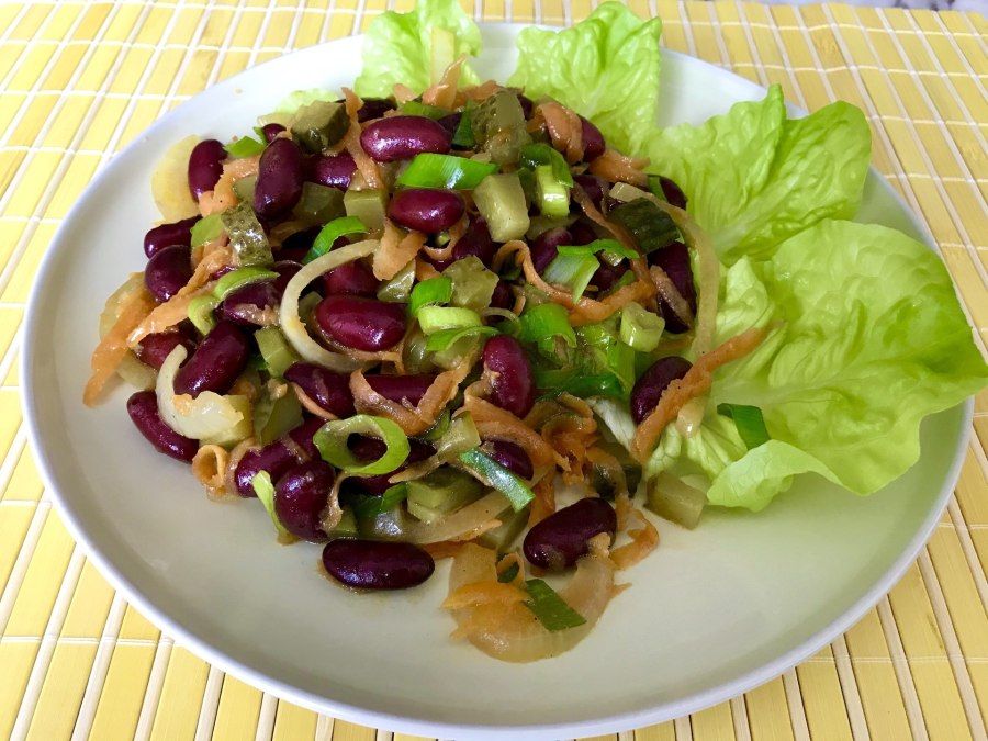 Салат краснокочанная капуста красная фасоль