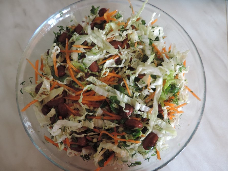 Салат из пекинской капусты с фасолью