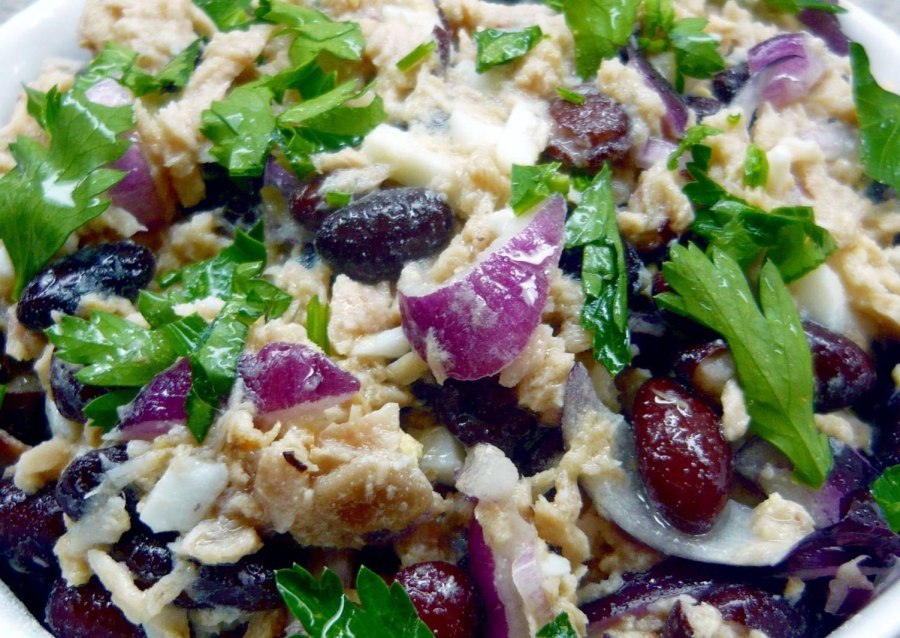 Зимний салат с фасолью и свеклой