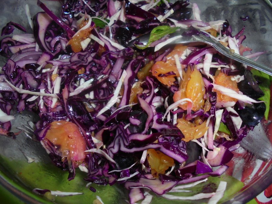 Салат с краснокочанной капустой и курицей