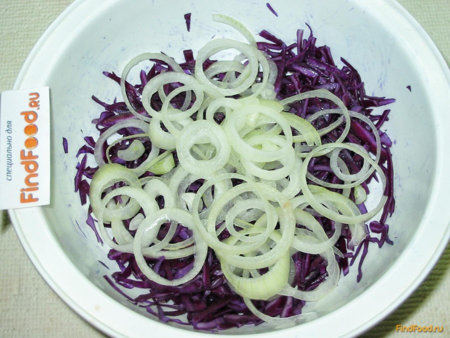 Салат с синей капустой морковкой