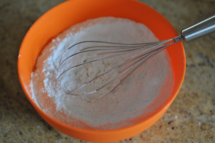 Что сделать из творога муки и яиц