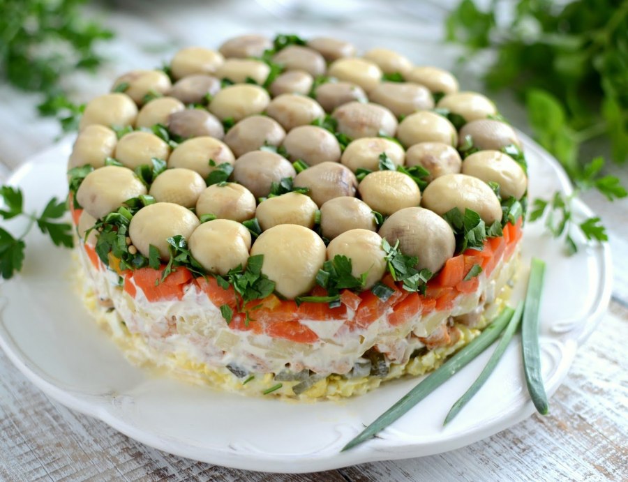 Салат с опятами и картофелем