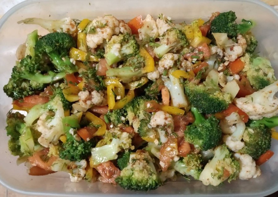 Салат из брокколи и цветной капусты