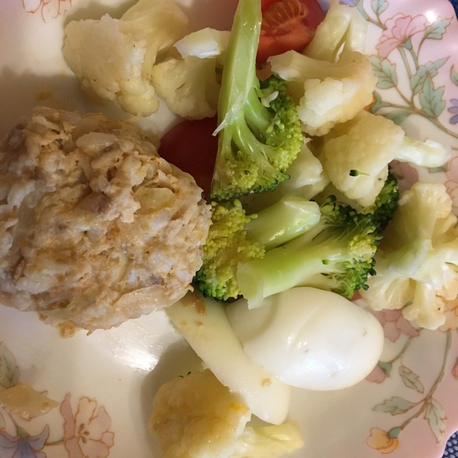 Салат:клубника, цветная, капуста, козий сыр рецепт