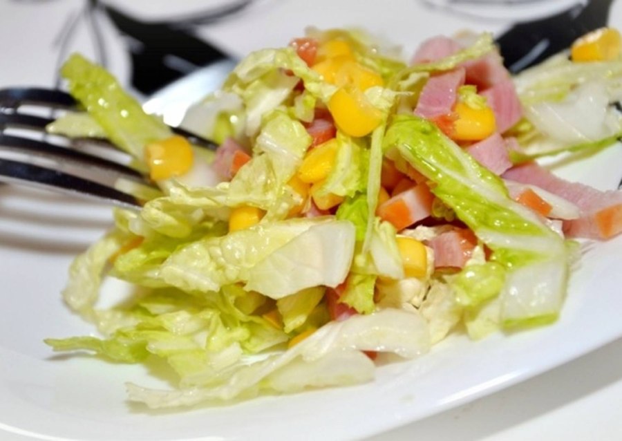 Салат пекинка кукуруза ветчина