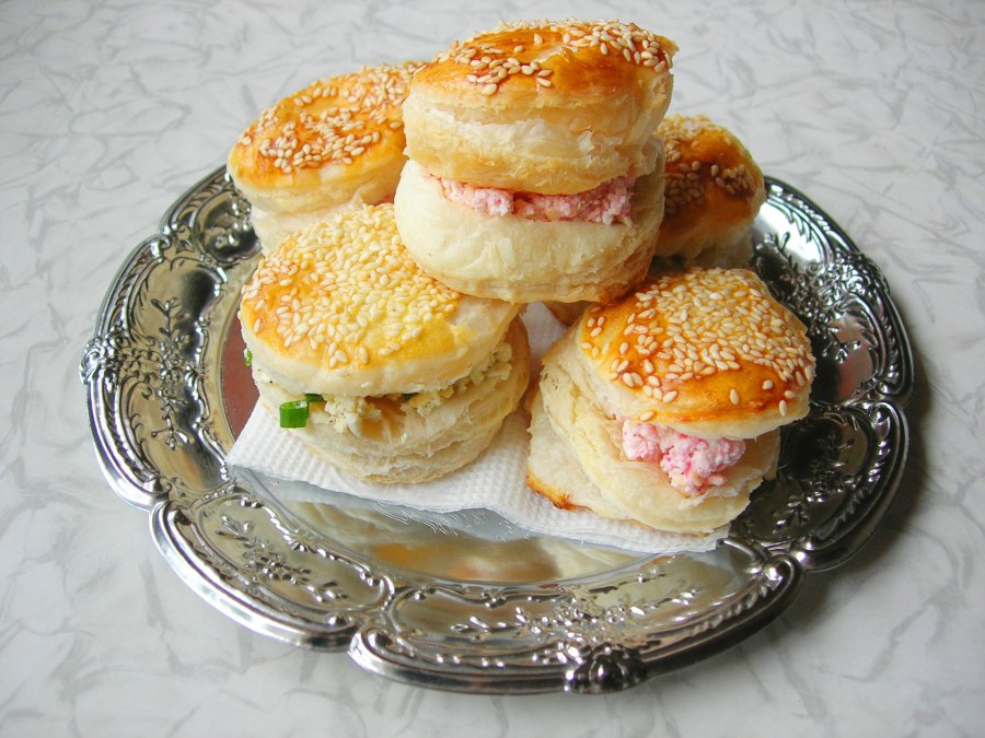 Слоеные булочки с творогом