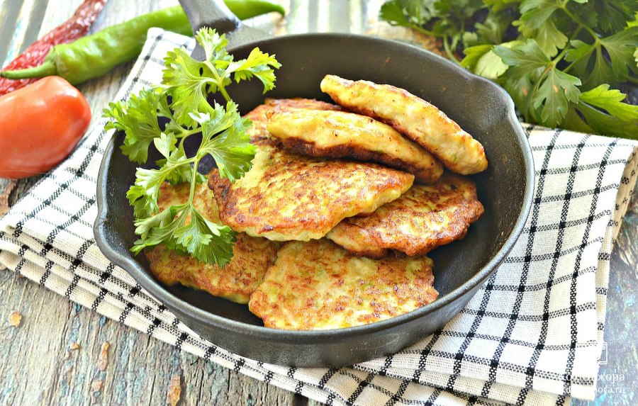 Оладьи из куриной грудки рубленные