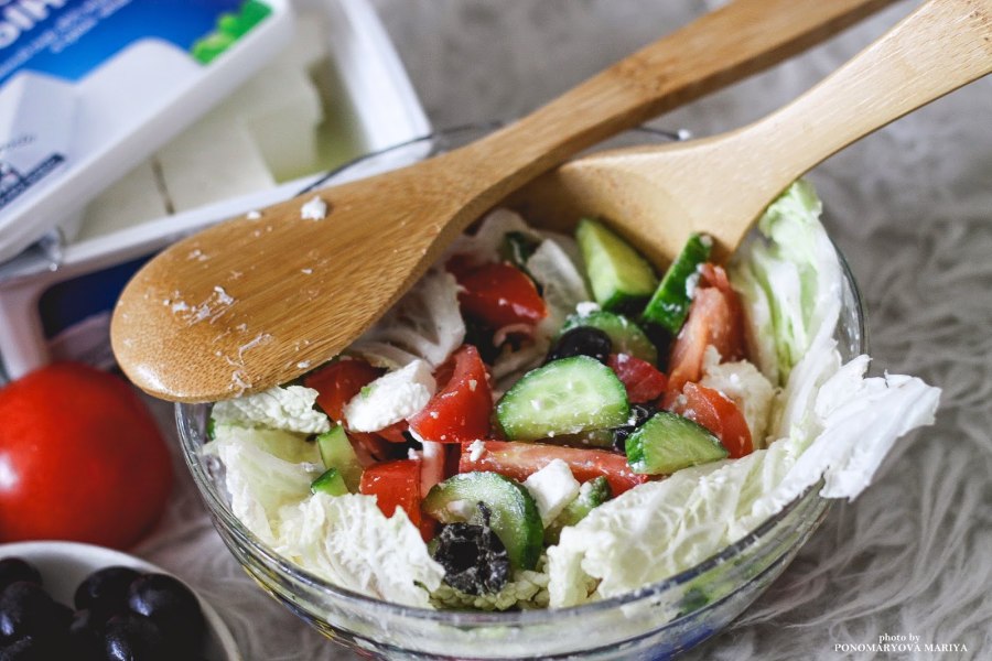 Салат с брынзой и авокадо