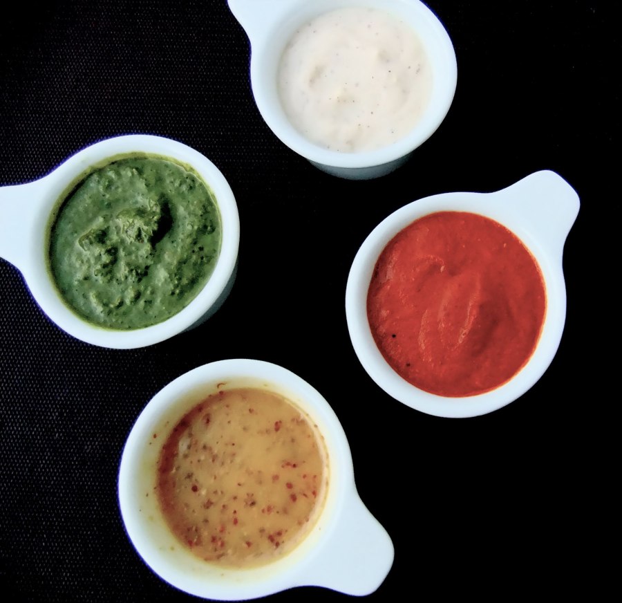 Соус в соуснице вид сверху