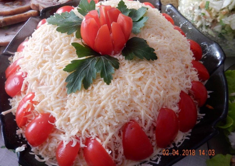 Салат принц с говядиной и грецкими орехами