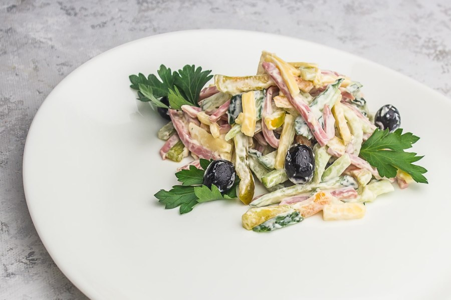 Салат Тбилисский с красной фасолью и говядиной