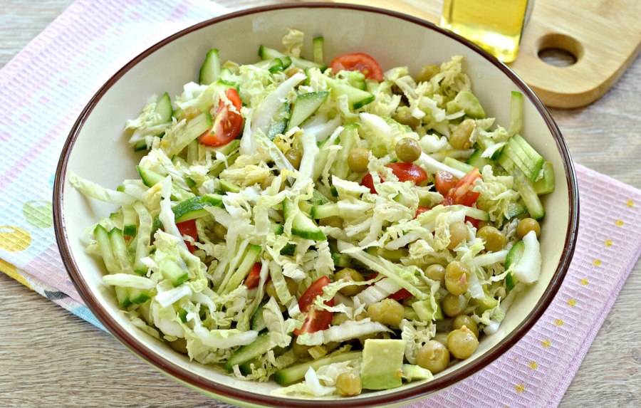 Овощной салат с пекинской капустой
