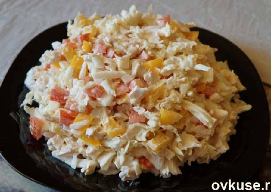 Салат из морекоктеля с пекинской капустой