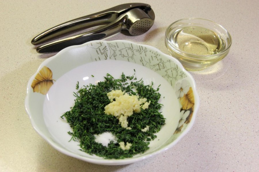 Пампушки с чесночным соусом