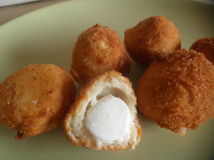 Творожные шарики с сыром