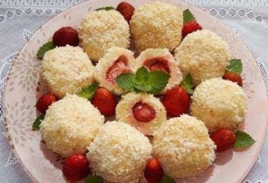 Творожные шарики с клубникой