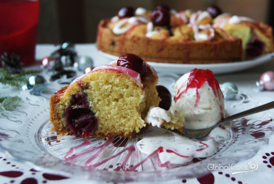 Новогодние кекс с вишней