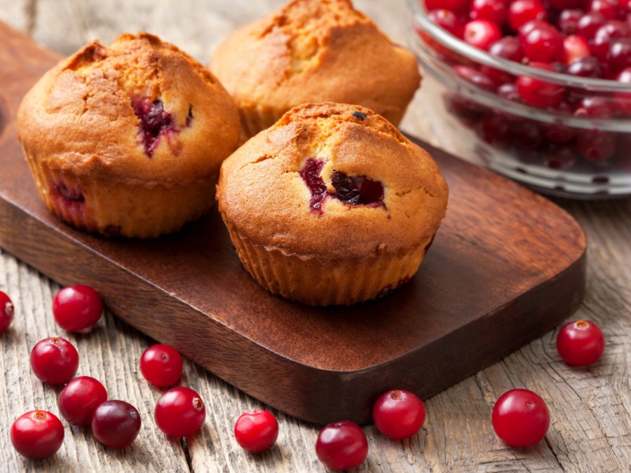 Кекс с клюквой