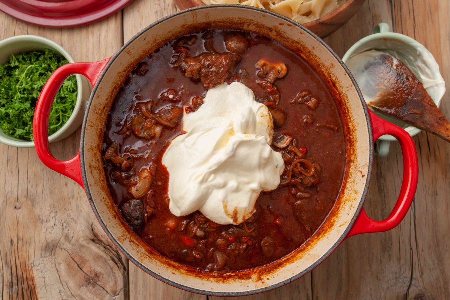 Солянка по деревенски с сосиской