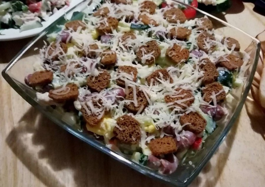 Салат с куриной печенью