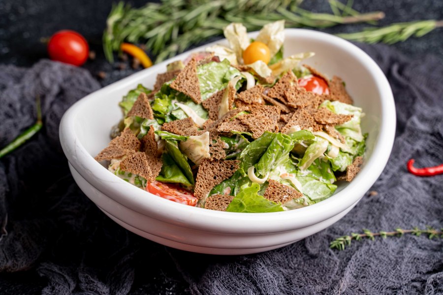 Салат с печенью куриной и морковью фасолью