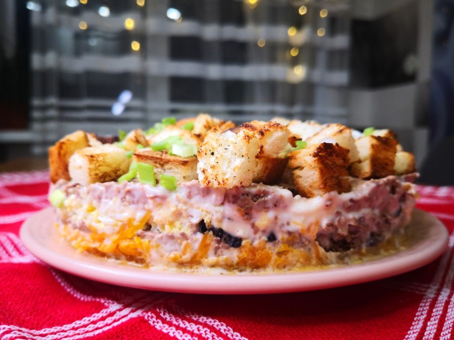 Салат мясной с редисом